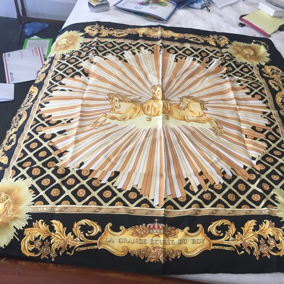 An LR Paris vintage scarf - Picture 1 of 5